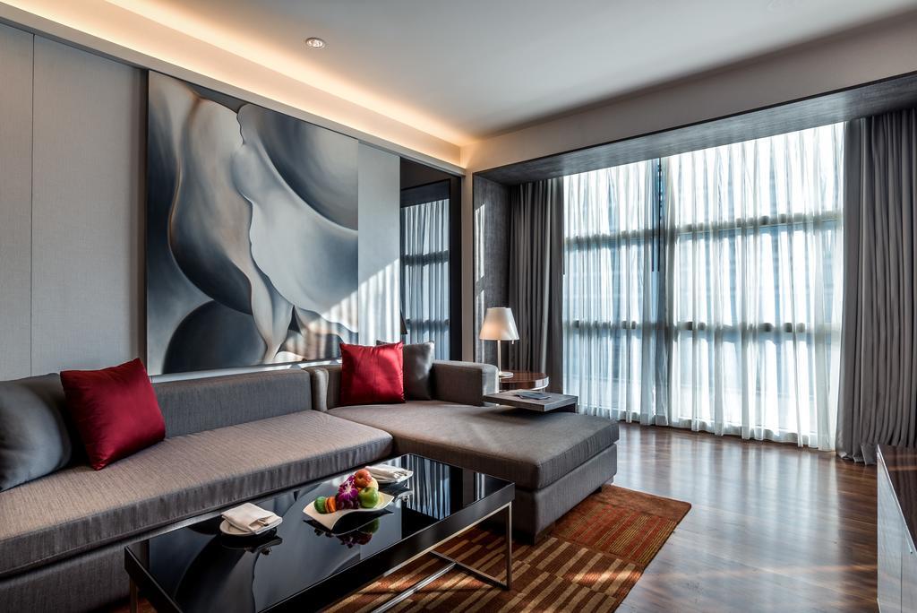 Отель Pullman Bangkok King Power Экстерьер фото Living room of a suite